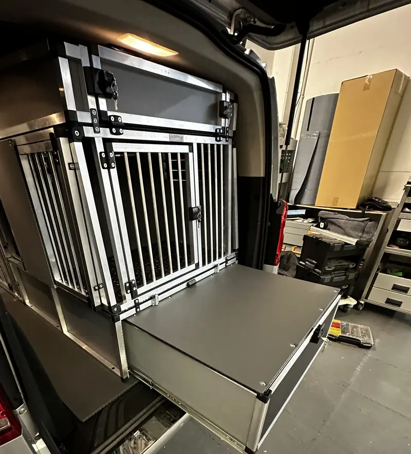 Box mit ausziehbarer Bodenplatte, Ausbau von SSBI