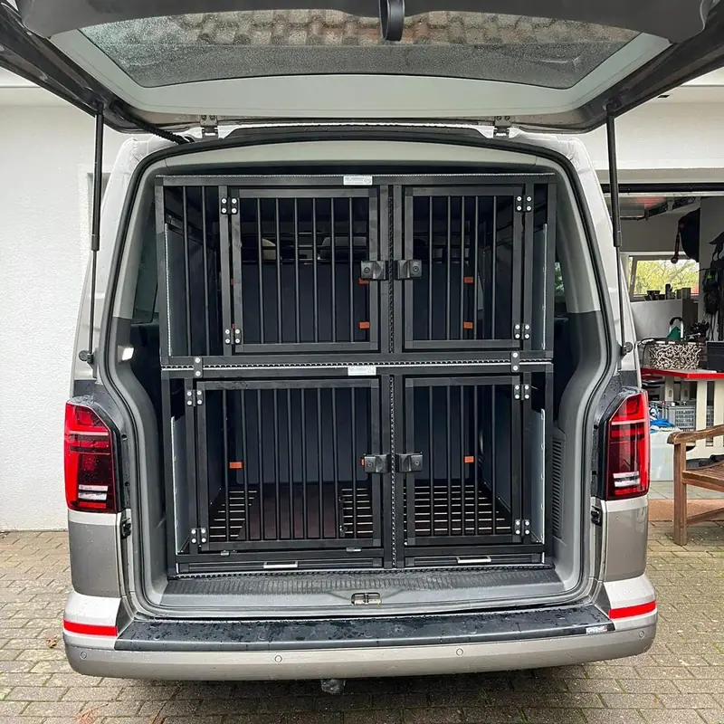 Doppelstock-Box von SSBI im Fahrzeug