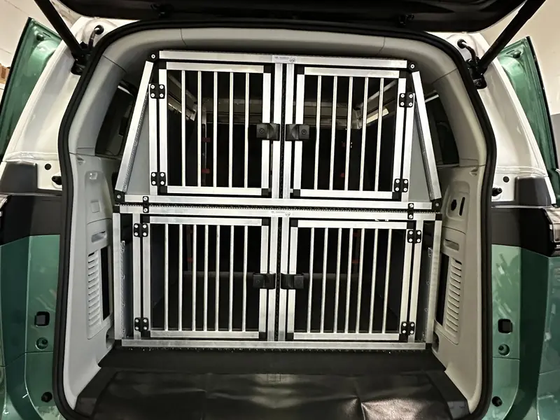 Doppelstock-Box von SSBI im Fahrzeug, Beispiel 4