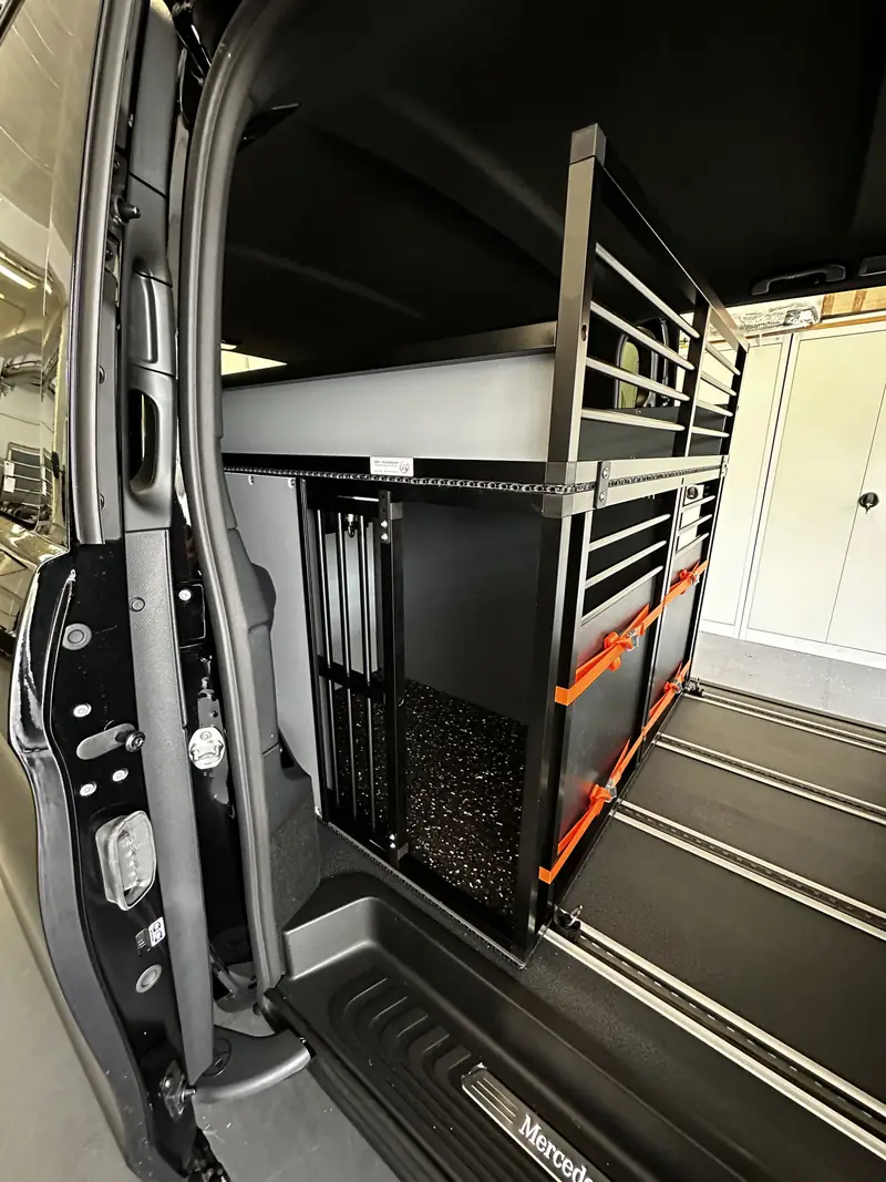 Fahrzeugausbau mit Hundeboxen von SSBI, Beispiel 10