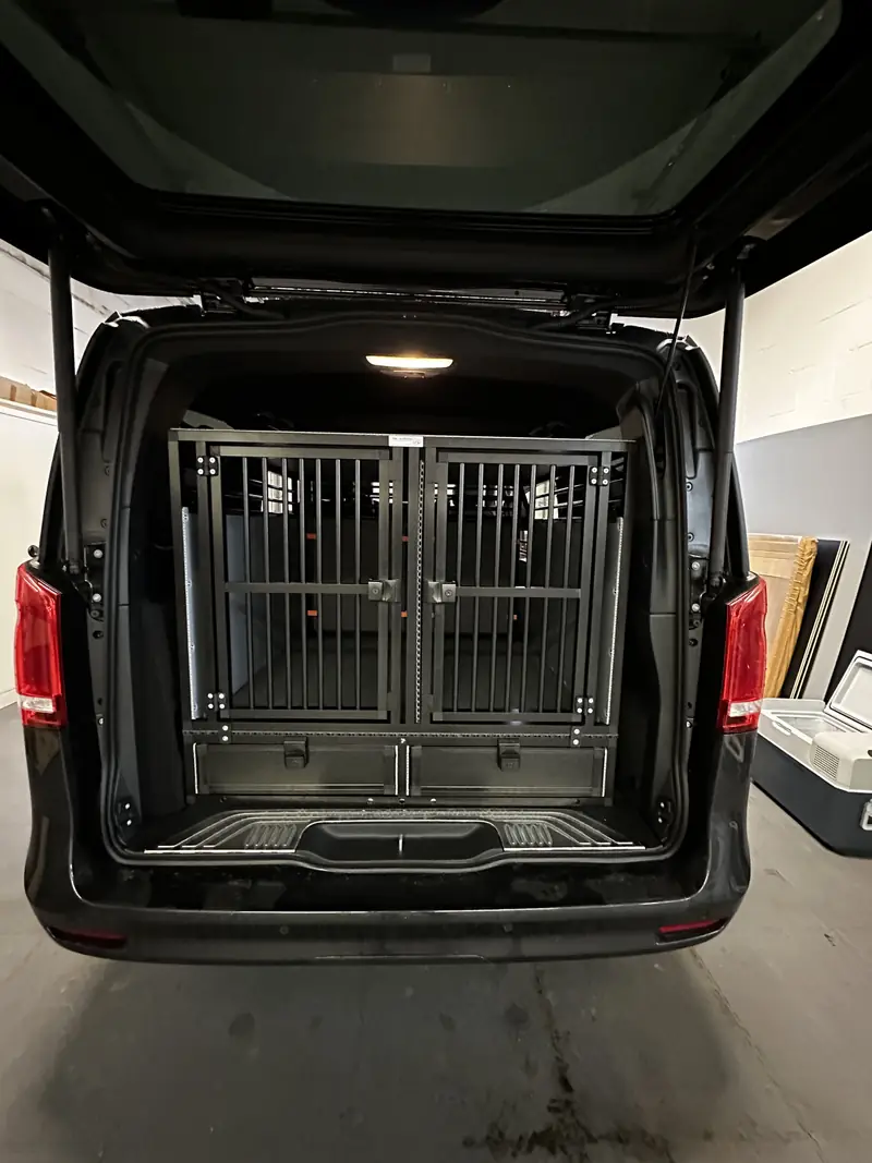 Doppelstock-Box von SSBI im Fahrzeug, Beispiel 11